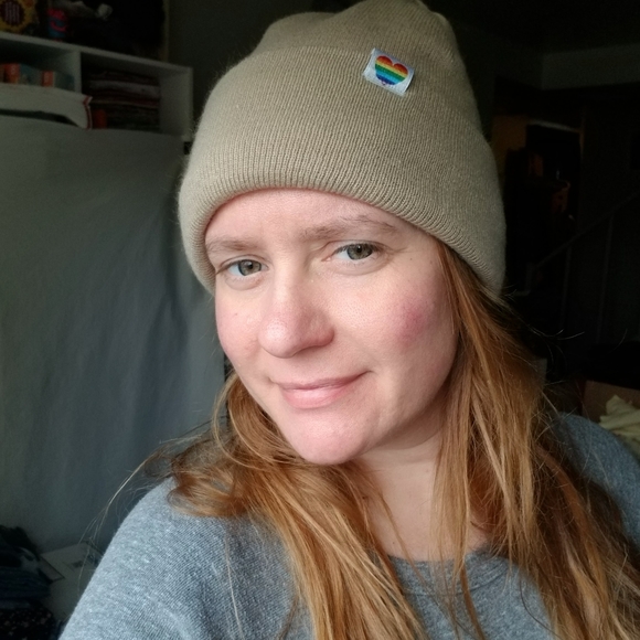 Meet your Posher, Rhiannon - Picture 2 of 2